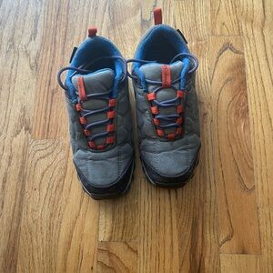 Columbia Kids Sneakers in Gray and Red